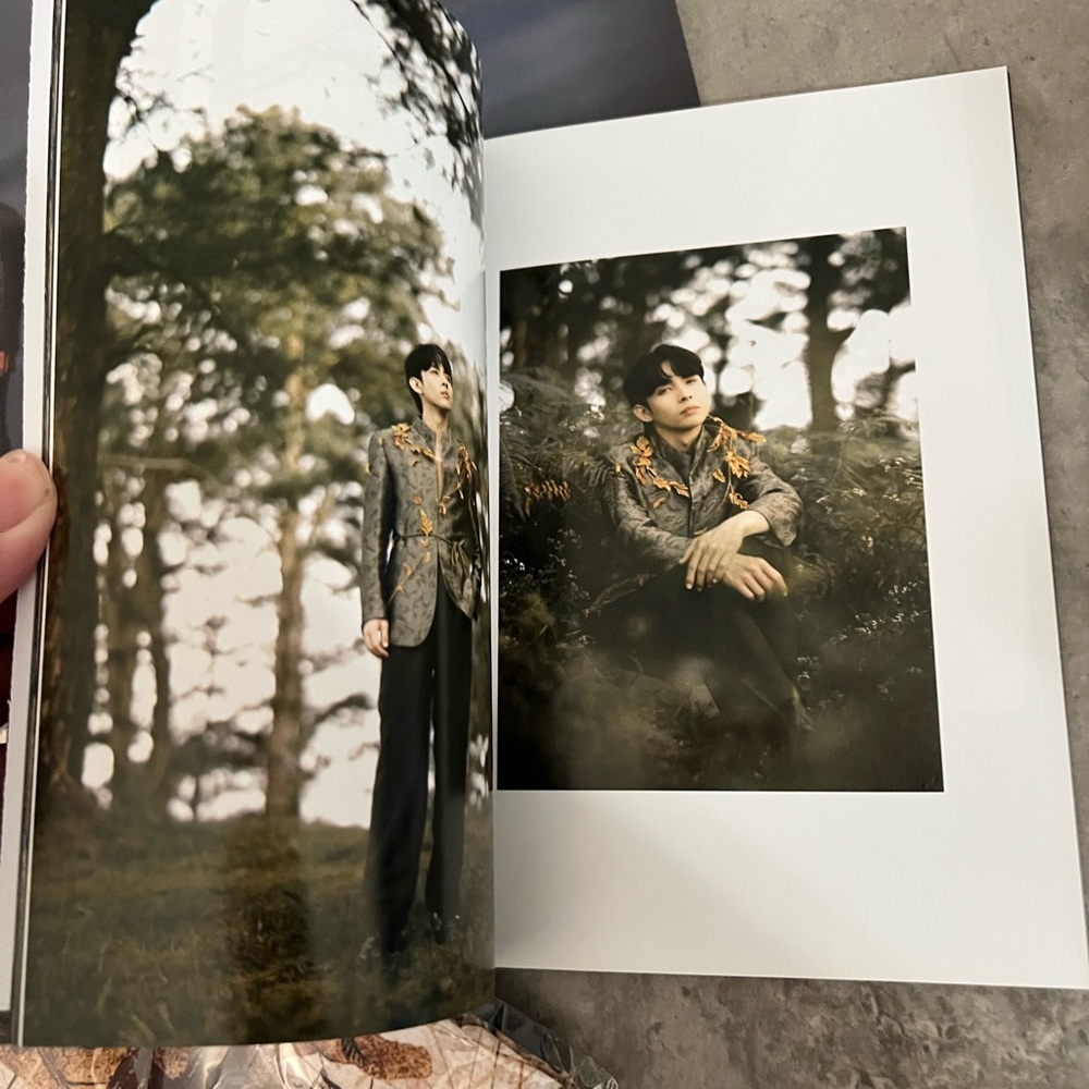 Official SB19 Simula At Wakas Dark Version Photobook & Inclusions - Picture 2 of 3